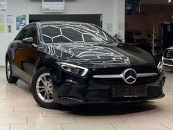 Kosmosschwarz metalliclack Gebraucht 2019 Mercedes A180 Limousine | 19.400 € (Etwas zu teuer)