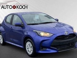 Blau Neu 2025 Toyota Yaris Hybrid Business Edition Limousine | 23.640 € (Guter Preis)