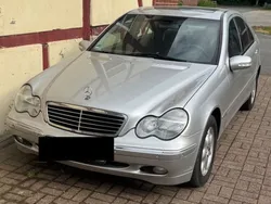Silber Gebraucht 2000 Mercedes C200 Limousine | 4.000 € (Etwas zu teuer)