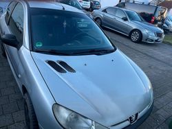 Silber Gebraucht 2002 Peugeot 206 Kleinwagen | 300 €