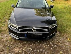 Schwarz Gebraucht 2018 VW Passat Comfortline Kombi | 16.599 € (Fairer Preis)