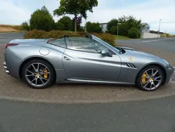 Grau Gebraucht 2011 Ferrari California Cabrio | 123.999 € (Fairer Preis)