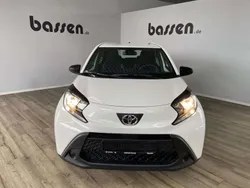 Schneeweiß Neu 2024 Toyota Aygo X-play Kleinwagen | 16.990 €