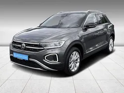 Indiumgrau metallic/schwarz Gebraucht 2024 VW T-Roc Style SUV | 29.750 € (Fairer Preis)