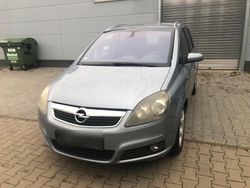Grau Gebraucht 2008 Opel Zafira Van / Kleinbus | 1.300 € (Guter Preis)
