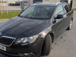 Schwarz Gebraucht 2015 Skoda Superb Exclusive Kombi | 11.800 € (Superpreis)