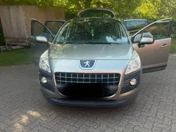 Grau Gebraucht 2010 Peugeot 3008 Premium Van / Kleinbus | 5.999 € (Teuer)