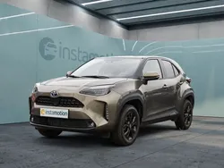 Gold Gebraucht 2024 Toyota Yaris Cross Elegant SUV | 30.249 € (Etwas zu teuer)