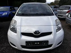 Weiß Gebraucht 2010 Toyota Yaris Cool Kleinwagen | 2.900 € (Fairer Preis)