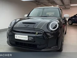 Schwarz Gebraucht 2022 Mini Cooper SE Classic Kleinwagen | 20.990 € (Etwas zu teuer)