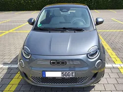Grau Gebraucht 2022 Fiat 500e La Prima Limousine | 22.500 € (Etwas zu teuer)