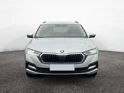Brilliantsilber Gebraucht 2023 Skoda Octavia Ambition Kombi | 23.990 € (Superpreis)