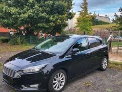 Schwarz Gebraucht 2015 Ford Focus Limousine | 6.000 €