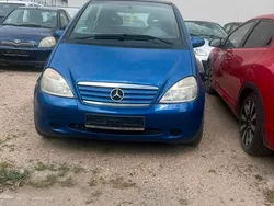 Blau Gebraucht 2000 Mercedes A160 Kleinwagen | 800 €