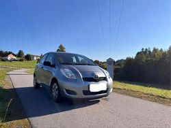 Grau Gebraucht 2009 Toyota Yaris Kleinwagen | 3.190 €