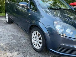 Blau Gebraucht 2006 Opel Zafira Van / Kleinbus | 3.200 € (Teuer)