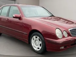 Rot Gebraucht 1998 Mercedes E200 Elegance Limousine | 3.800 €