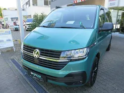 Grün Gebraucht 2021 VW T6.1 Family Van | 43.980 € (Teuer)