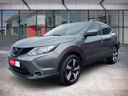 Grau Gebraucht 2017 Nissan Qashqai N-Connecta SUV | 15.350 € (Fairer Preis)