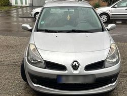 Silber Gebraucht 2007 Renault Clio II Kleinwagen | 1.100 €