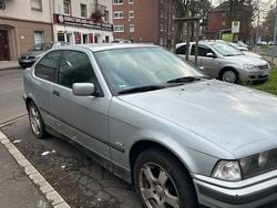 Silber Gebraucht 1997 BMW 318 Compact Kleinwagen | 3.000 € (Fairer Preis)