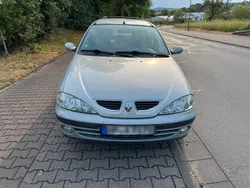 Silber Gebraucht 2002 Renault Mégane GrandTour Kombi | 2.800 €