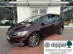 Crimson red metallic Gebraucht 2017 VW Touran Sound Van / Kleinbus | 13.880 € (Fairer Preis)