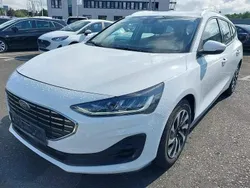 Frostweiß Gebraucht 2022 Ford Focus Style Limousine | 18.890 € (Fairer Preis)