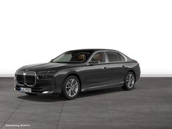 Grau Gebraucht 2024 BMW 740 Limousine | 84.760 € (Superpreis)