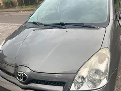 Grau Gebraucht 2006 Toyota Corolla Verso Van / Kleinbus | 3.399 € (Fairer Preis)