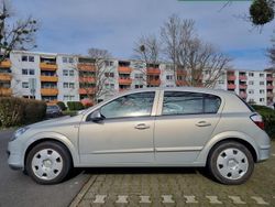Grau Gebraucht 2006 Opel Astra Limousine | 3.000 € (Teuer)