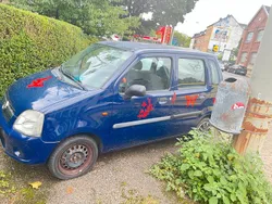 Blau Gebraucht 2003 Opel Agila Kleinwagen | 1.000 € (Fairer Preis)