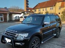 Schwarz Gebraucht 2018 Mitsubishi Pajero Edition SUV | 54.000 €