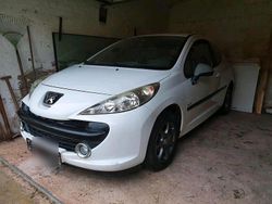 Weiß Gebraucht 2008 Peugeot 207 Kleinwagen | 2.600 € (Fairer Preis)