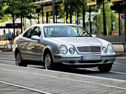 Silber Gebraucht 1998 Mercedes CLK320 Elegance Coupé | 14.900 €
