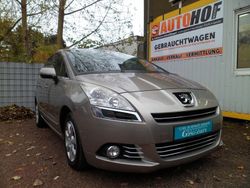 Grau Gebraucht 2011 Peugeot 5008 Premium Van / Kleinbus | 3.990 € (Guter Preis)