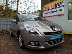 Grau Gebraucht 2011 Peugeot 5008 Premium Van / Kleinbus | 4.999 € (Fairer Preis)