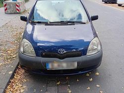 Blau Gebraucht 2000 Toyota Yaris Kleinwagen | 700 €