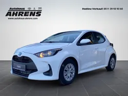 Schneeweiß Gebraucht 2024 Toyota Yaris Hybrid Business Edition Kleinwagen | 22.290 € (Fairer Preis)