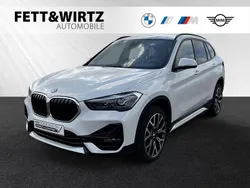Mineralweiss metallic Gebraucht 2022 BMW X1 Sport Line SUV | 29.998 € (Fairer Preis)