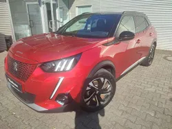 Lackierung elixierrot/typ ver Gebraucht 2021 Peugeot e-2008 GT SUV | 18.440 € (Fairer Preis)