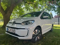 Weiß Gebraucht 2022 VW e-up! Kleinwagen | 17.500 € (Etwas zu teuer)