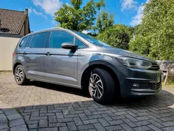 Grau Gebraucht 2018 VW Touran Van / Kleinbus | 13.500 € (Guter Preis)