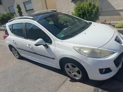 Weiß Gebraucht 2009 Peugeot 208 Kleinwagen | 1.800 €