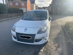 Weiß Gebraucht 2009 Renault Scénic III Expression Van / Kleinbus | 3.900 € (Fairer Preis)