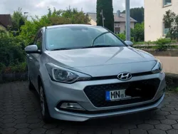 Silber Gebraucht 2017 Hyundai i20 Limousine | 8.750 € (Fairer Preis)