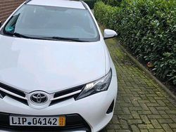 Weiß Gebraucht 2014 Toyota Auris Limousine | 5.499 € (Fairer Preis)