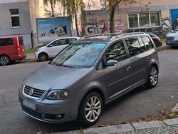 Grau Gebraucht 2005 VW Touran Van / Kleinbus | 2.850 € (Fairer Preis)