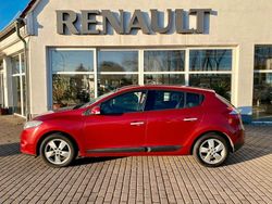 Rot Gebraucht 2010 Renault Mégane III Dynamique Limousine | 1.799 € (Superpreis)