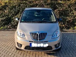Beige Gebraucht 2011 Lancia Musa Platinum Van / Kleinbus | 5.949 € (Teuer)